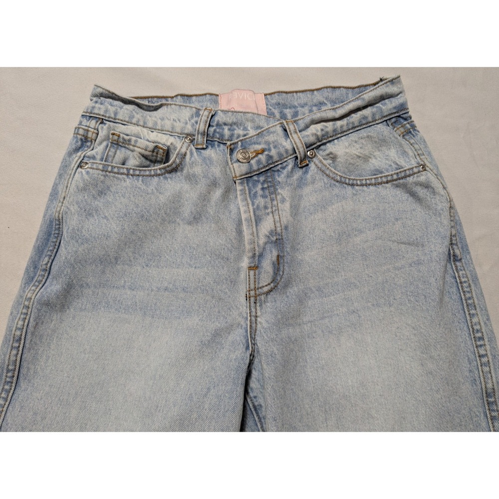REVICE Women 29 Asymmetric Button Fly Crop Straight Leg Light Wash Denim‎ Jeans - Picture 5 of 16